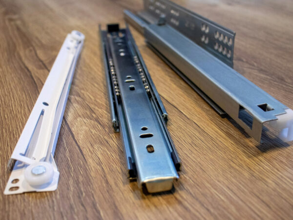 Corrediças na Marcenaria: Tipos, Aplicações e Diferenças na Prática